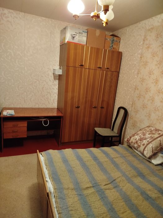 Сдам кімнату у 3- кімнатній квартирі на Виноградарі без господаря