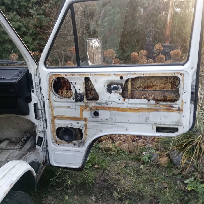 Sprzedam karoserię  VW t3 caravelle  1,6td