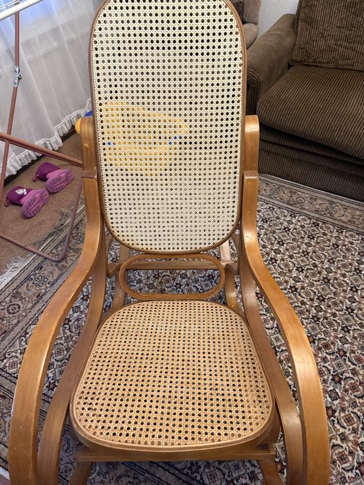 кресло-качалка из гнутой древесины