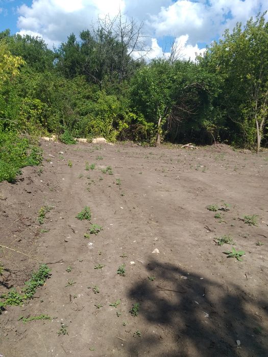 Дачна ділянка біля водойми