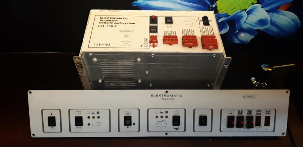 Zestaw ładowarka +panel sterowania do kampera