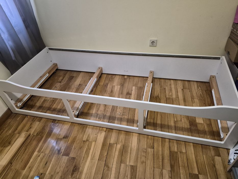 Cama ikea com gavetas e colchao de solteiro