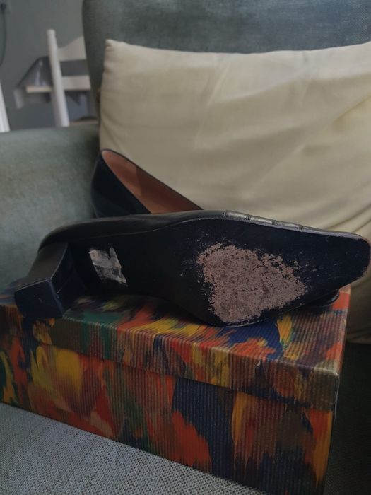 Sapatos de salto pretos