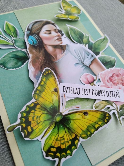 Kartka dla dziewczyny. Motyle i muzyka