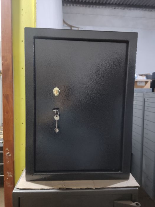 Продаю б.у сейф(количество)