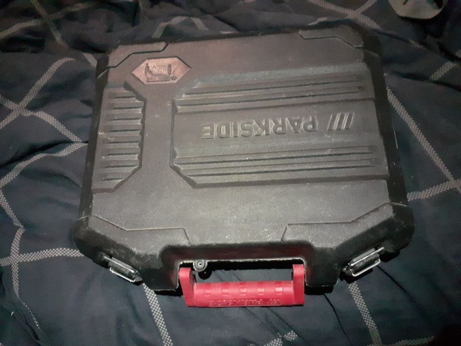 Berbequim 12v com martelo Black & Decker, adaptado a baterias Parkside