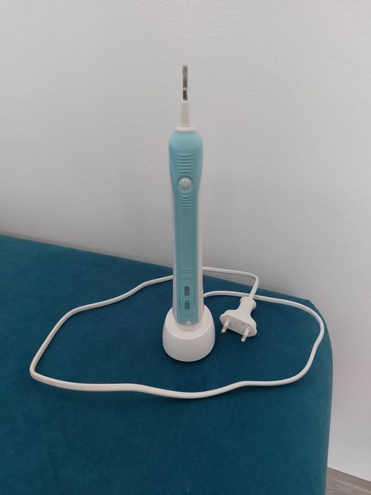 Szczoteczka do zębów elektryczna oral b pro