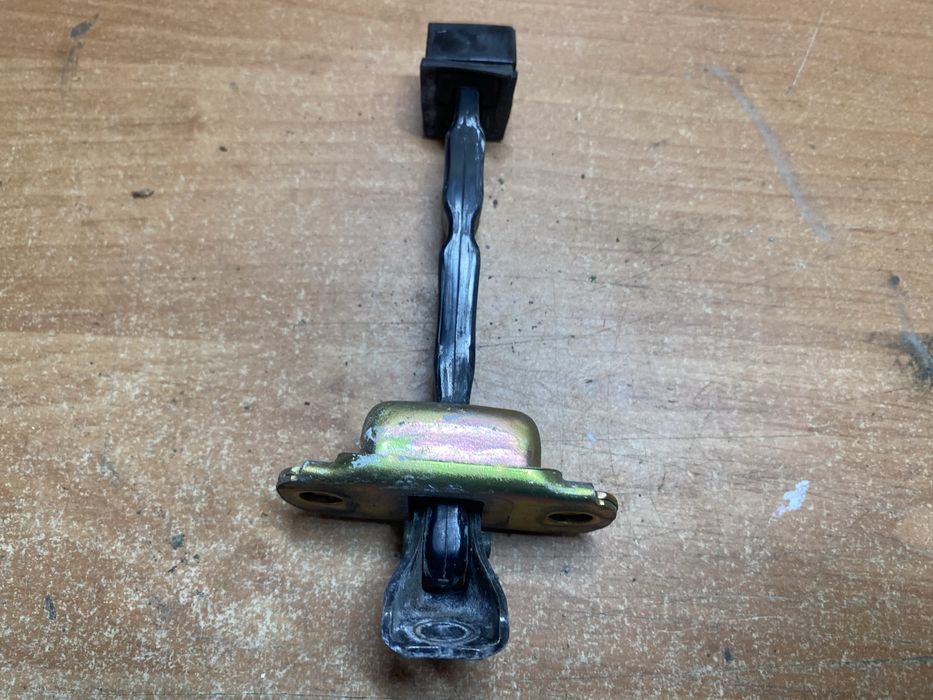 Mitsubishi Lancer 9 обмежувач, ограничитель передней левой двери Лансе