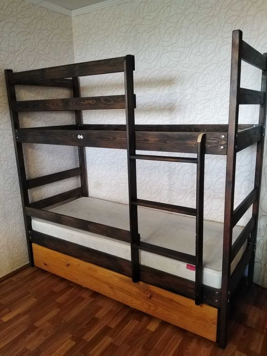 Ліжко двуповерхове.