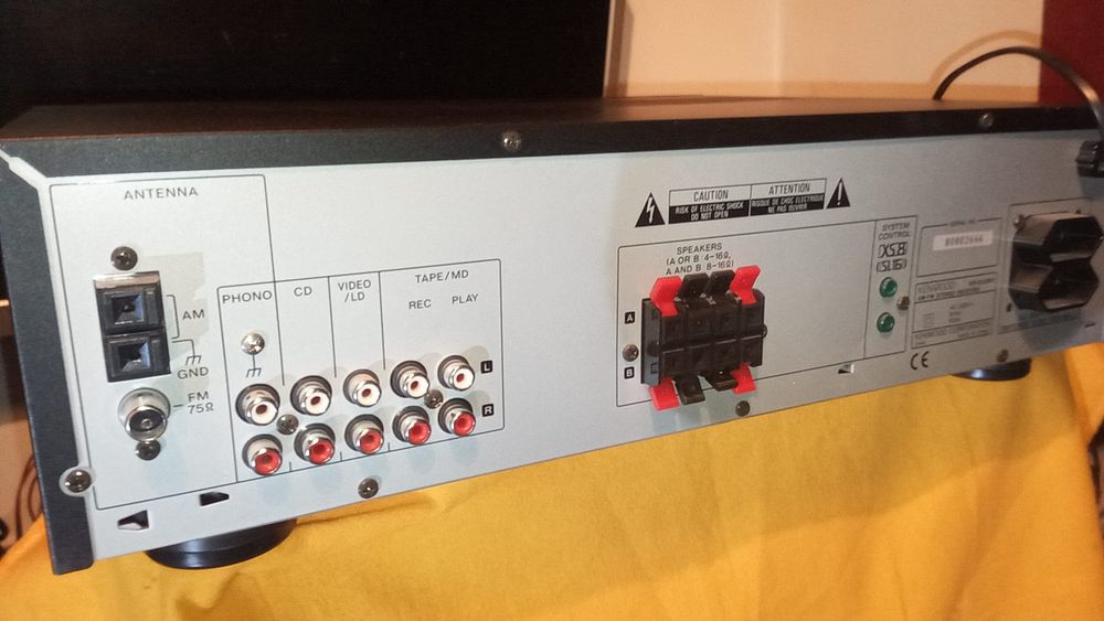 Amplificador Kenwood com radio RDS e comando