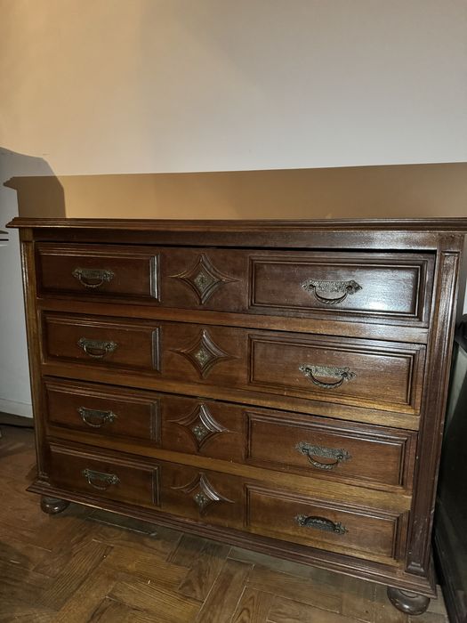 Cómoda madeira escura