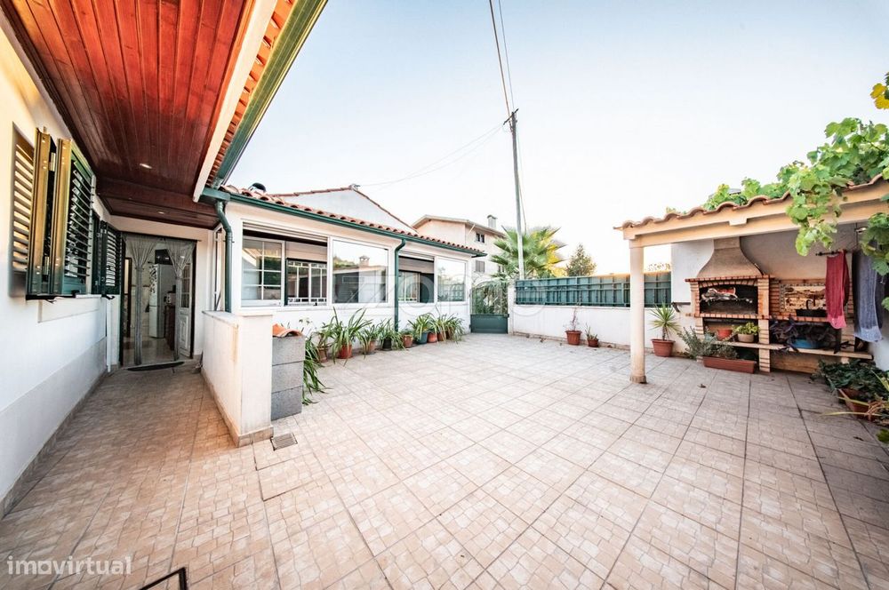 Moradia T3 em Eiras, Coimbra | Terraço com Churrasqueira e Quintal