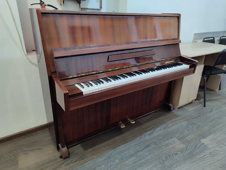 Фортепіано "Україна"