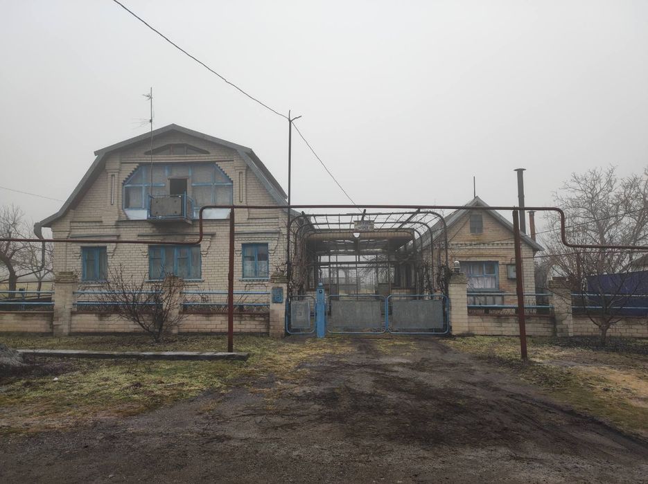 Продаж цегляного будинку