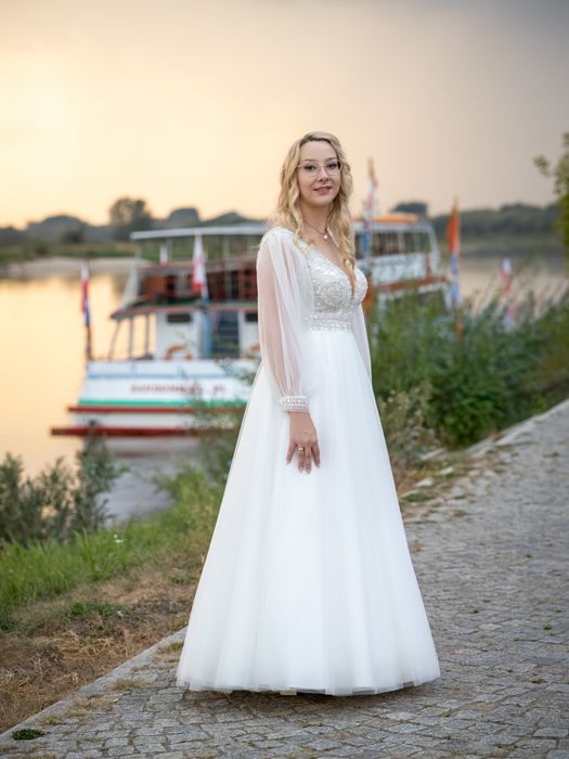 Suknia z odpinanymi rękawami