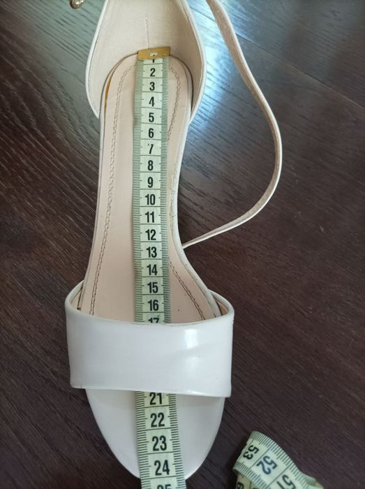 Продам босоножки.