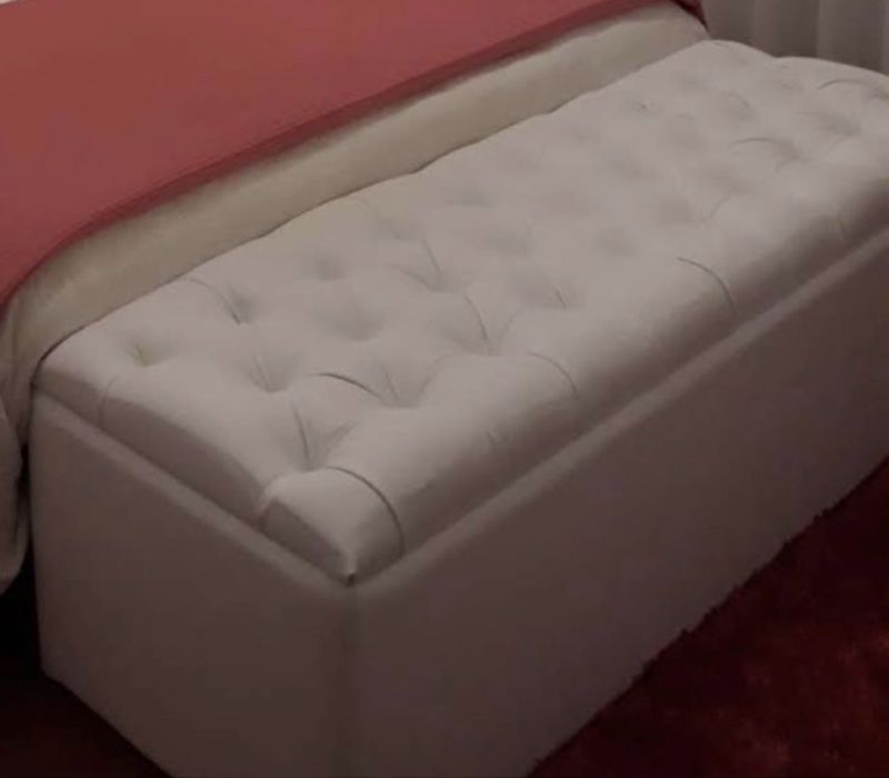 Conjunto Banqueta e Cabeceira em Capitoné Pele