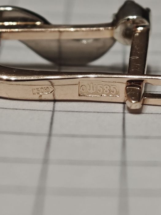 Золоті сережки з діамантами, 585 проба.