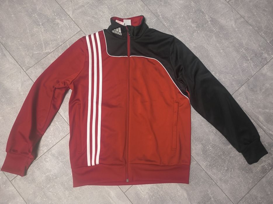 Червона олімпіка Адідас