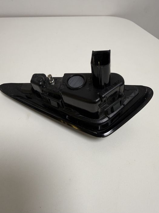 Камера ліва до tesla y model3