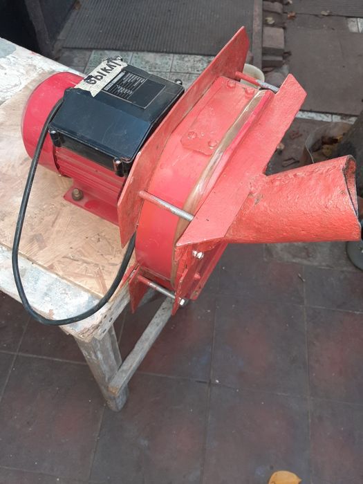 Измельчитель веток дробилка бу