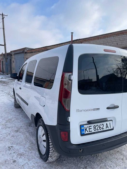 Автомобіль renault