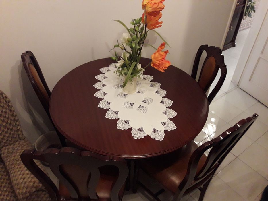 Mesa + 6 cadeiras