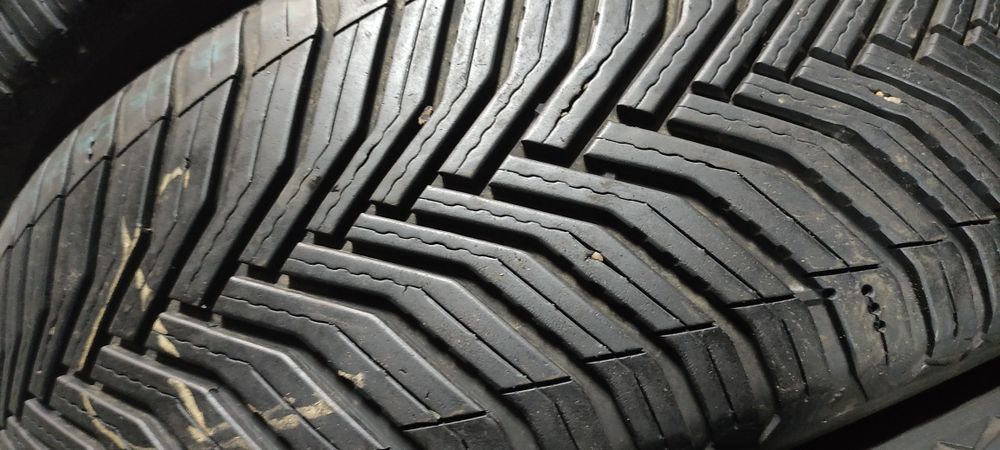 Pneus 235/55/18 Michelin semi novos