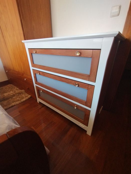Cómoda com 3 gavetas