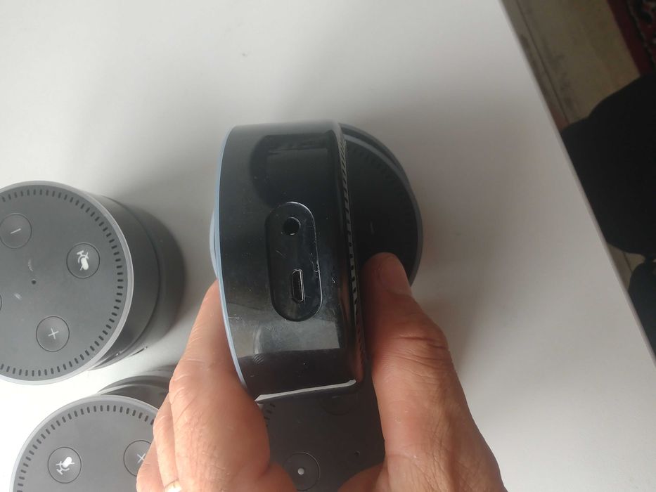 Лот Amazon Echo Dot 2-го покоління - чорний RS03QR