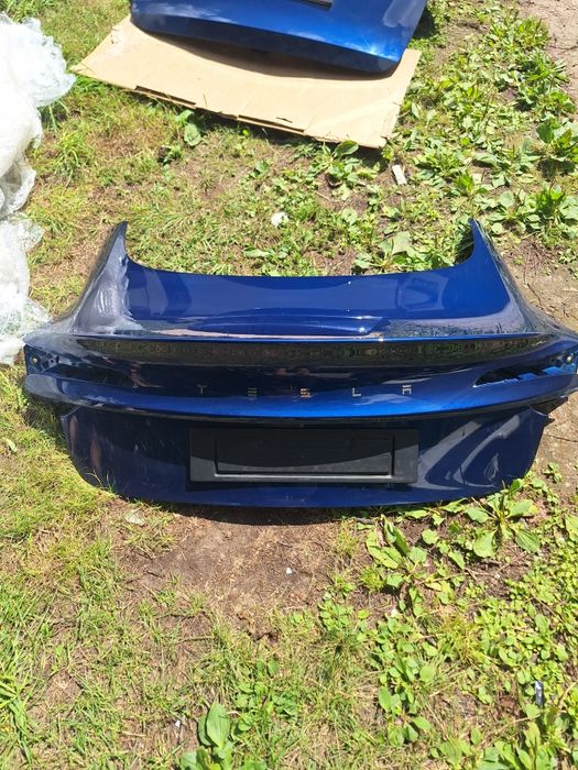 Кришка  багажника Tesla 3 Highland