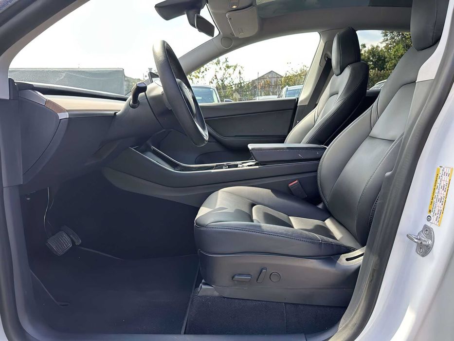 Tesla Model Y      2021