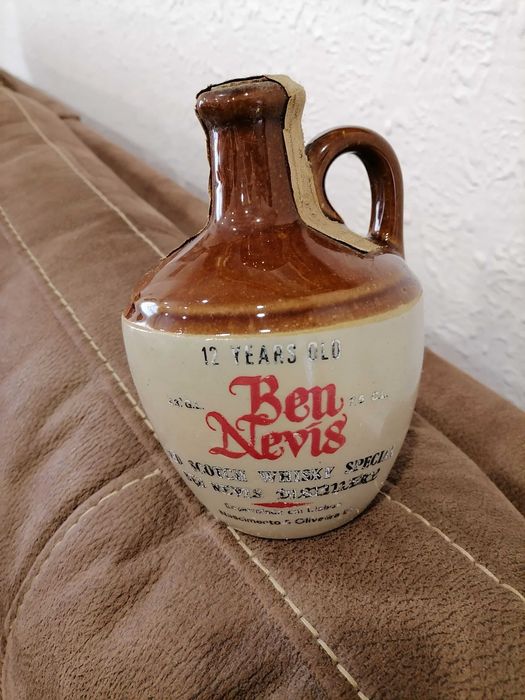 Garrafa Grês whisky "BEN NEVIS" 75cl Lacrada, c/ Selo mas VAZIA