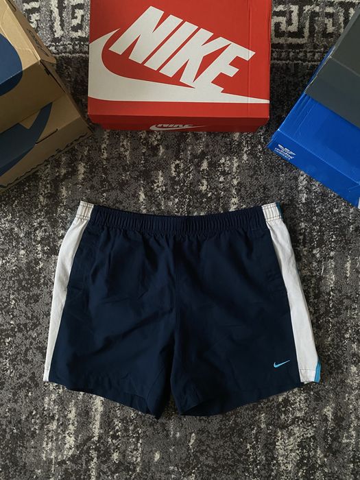 Шорти Essentials Nike чорного синього на лампасах Nike swoosh