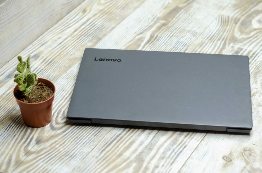 Lenovo Ideapad V130-15IKB i5-8250U 3.4GHz/8Gb DDR4/256Gb SSD/15.6`