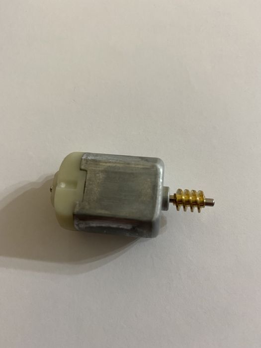 Моторчик в дверной замок авто