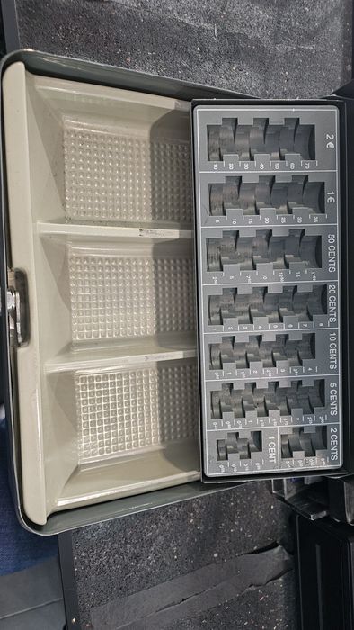 Caixa de Dinheiro metálica