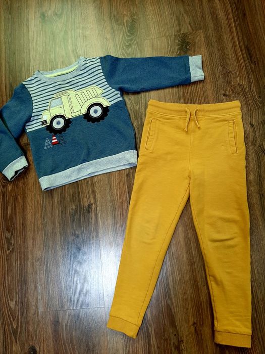 Штани та кофта для хлопчика.