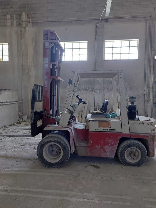 Empilhador Nissan 4,5T