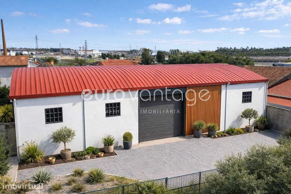 Armazém /Leiria/ 600 m² /Próximo da Nacional 1