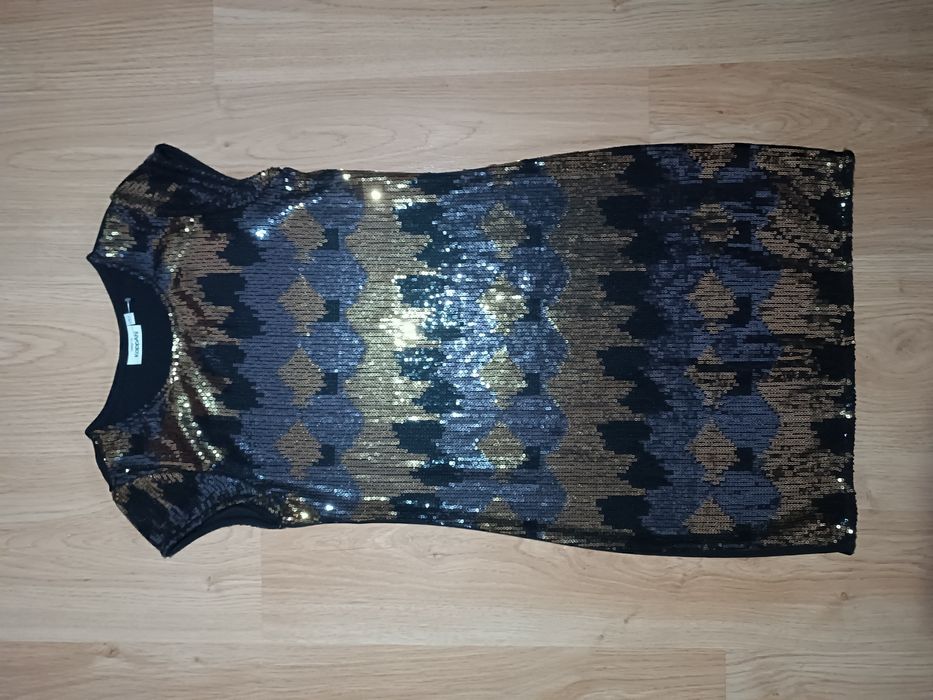 Нарядне плаття з паєтками 11-12 років