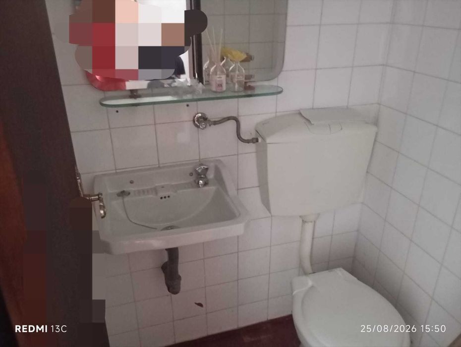 Arrenda-se pequeno espaço comercial na rua do comércio no Bombarral
