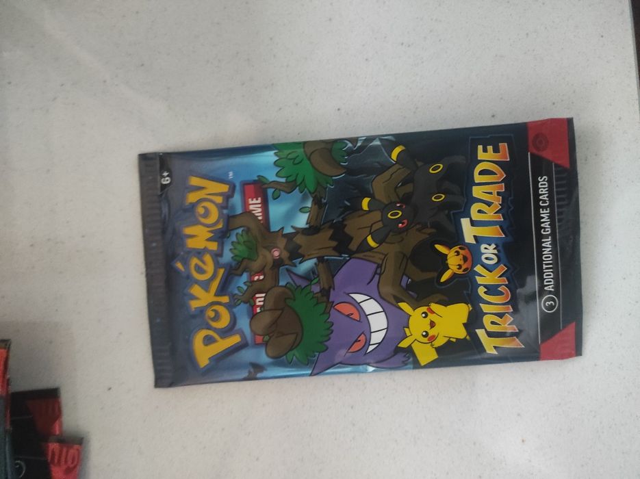 Sprzedam boostery pokemon i trick or Trade