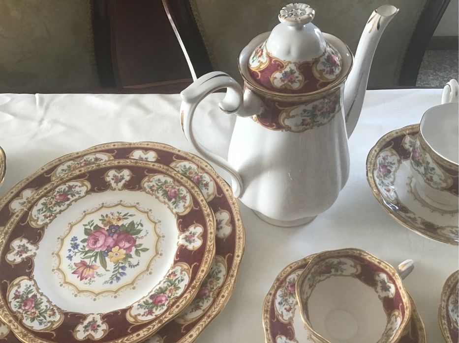 Servicço de cafe + serviço de chá Royail Albert ,muito  antigo  comple