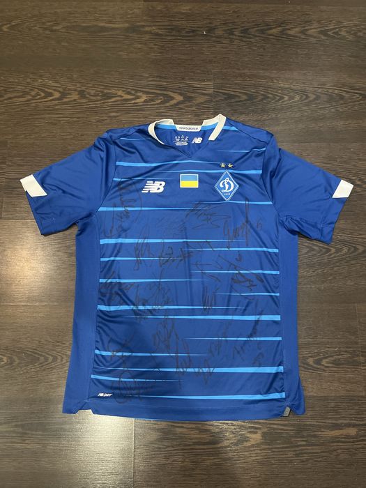 Футболка з автографами гравців Динамо Київ