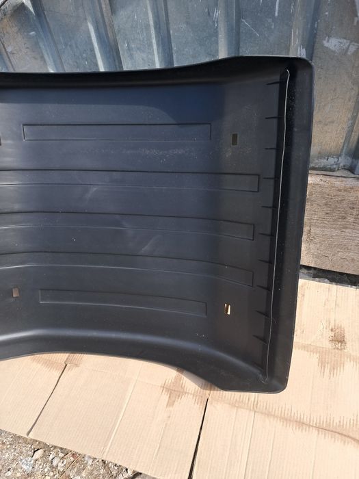 Продаю крышку заднего колеса ивеко стралис