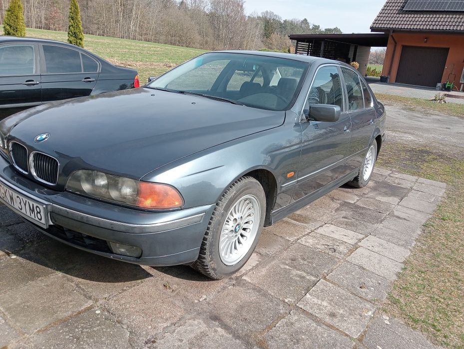 BMW E39 sedan 520