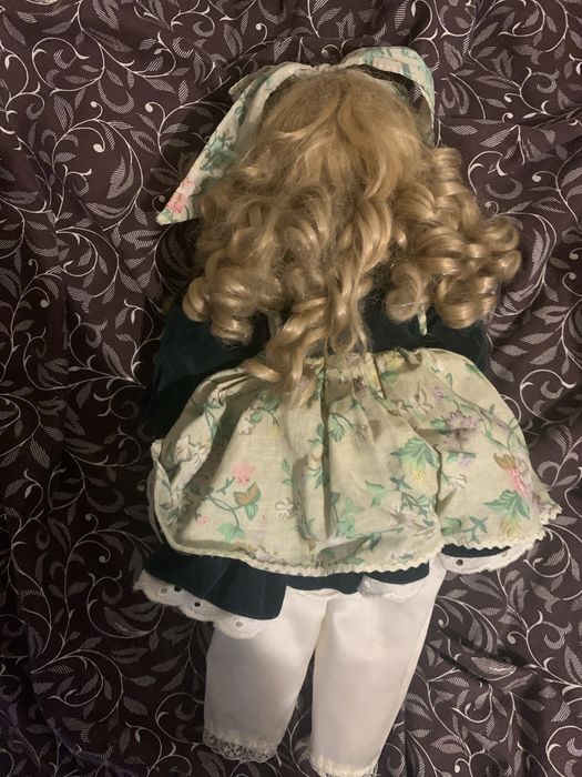 Порцелянова лялька