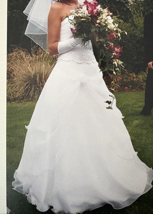 Suknia ślubna w kolorze bialym