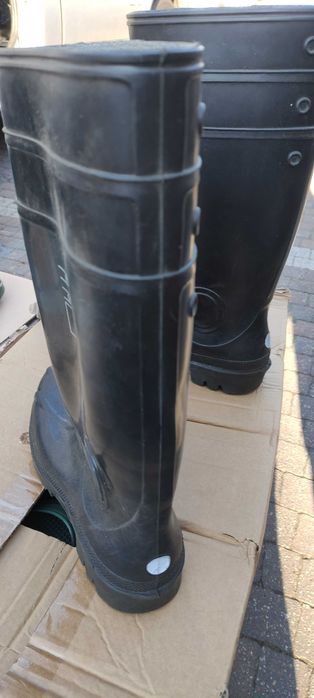 Gumiaki r. 43 czarne z atestem